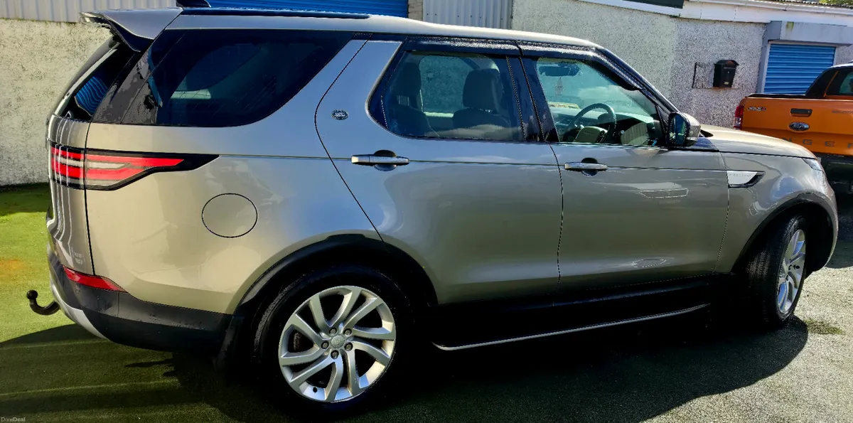 Land Rover Discovery HSE 4X4 AUTO 2.0TD 180BHP - Image 4