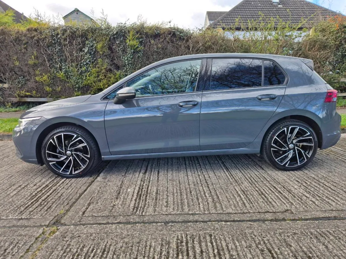 2022 volskwagen Golf 2.0TDI life 111044 kms - Image 1