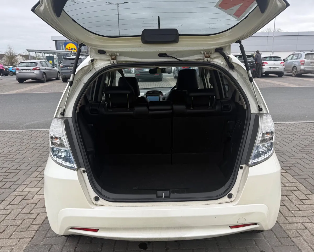 2012 HONDA FIT 1.3 HYBRID AUTOMATIC - Image 3