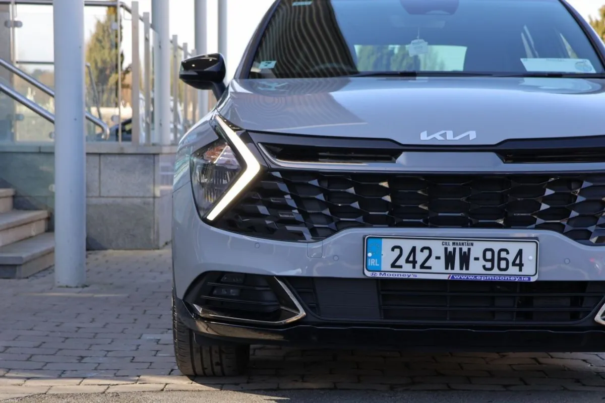 Kia Sportage Hybrid, High Spec - Image 3