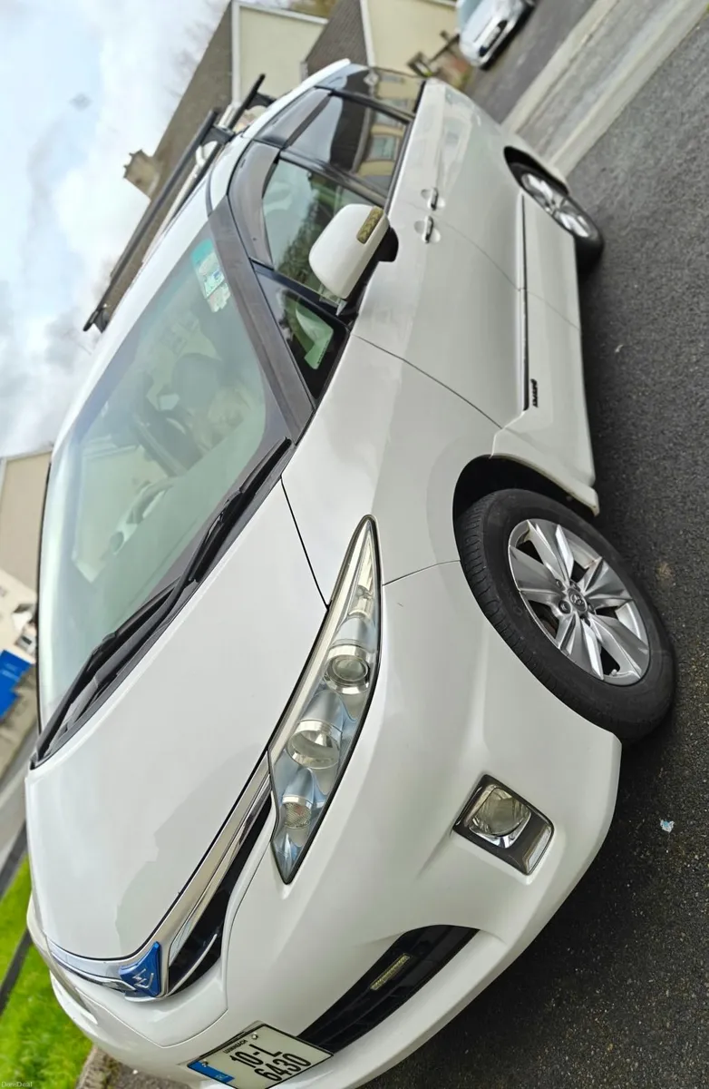 Toyota Estima 2010 - Image 2