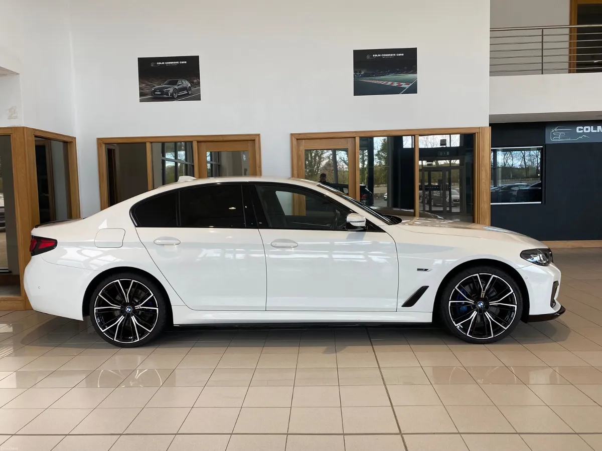 BMW 5-Series 2023 530e M sport Pro Pack - Image 2