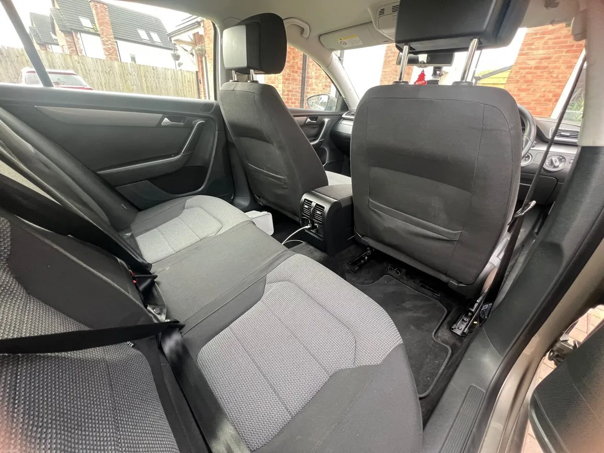 Volkswagen Passat 2012 - Image 3