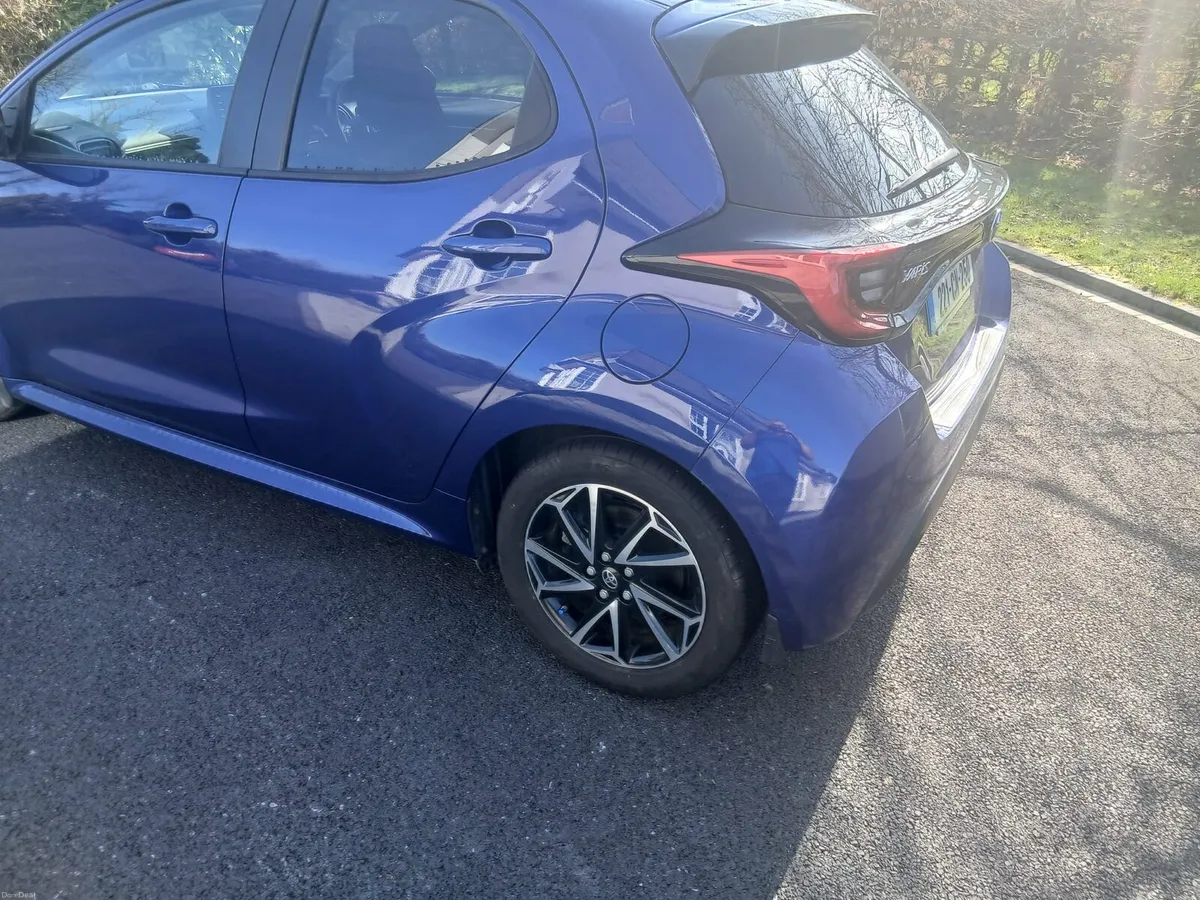 2022 Toyota Yaris Hybrid Luna Sport nct 28 1 owner - Image 4