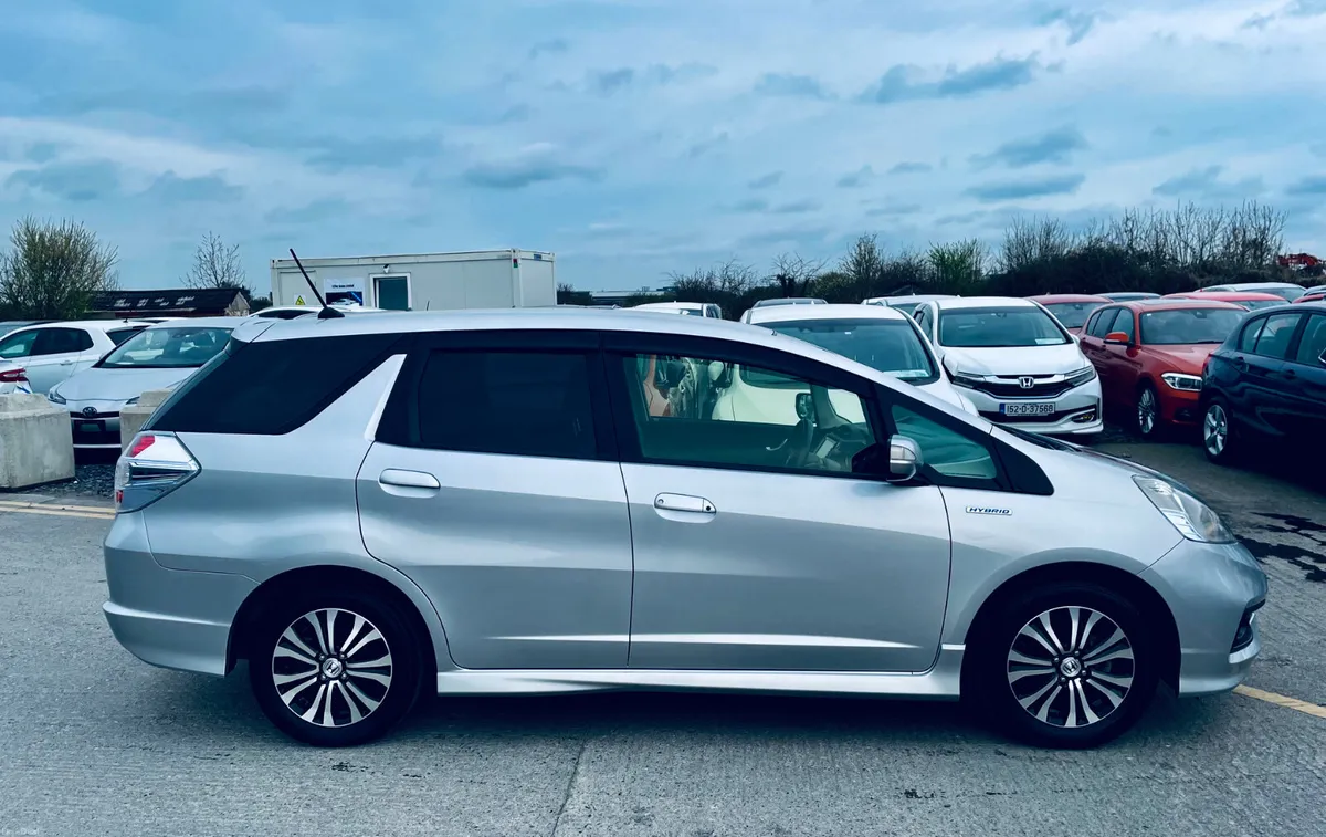 HONDA FIT SHUTTLE 2014 /1.3, HYBRID/ - Image 4