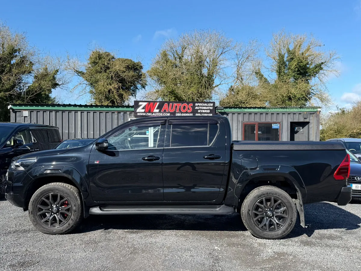 23 TOYOTA HILUX GR SPORT 4WD - Image 4