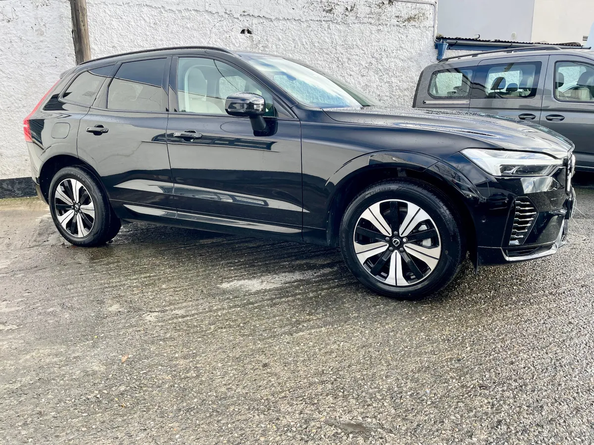 Volvo XC60 T6 Recharge PlusDark PHEV AWD AUTO,2023 - Image 3