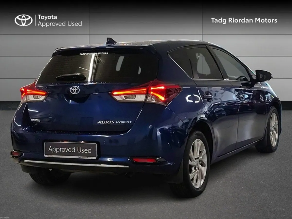 Toyota Auris 1.8 Luna Hybrid - Image 2