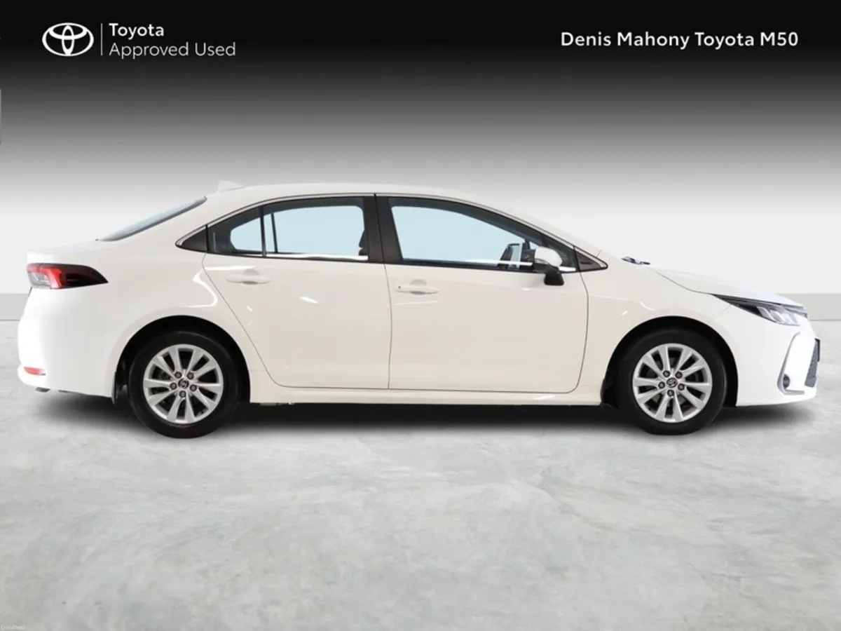 Toyota Corolla Luna Saloon Hybrid - Image 3