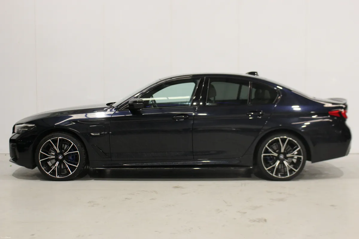 BMW 5-Series 2022 530E MSPORT PRO - Image 4