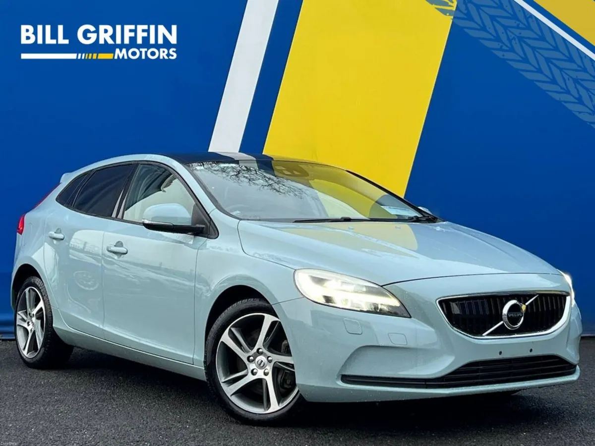Volvo V40 D4 2.0 D // PANORAMIC SUNROOF // VOLVO S - Image 1
