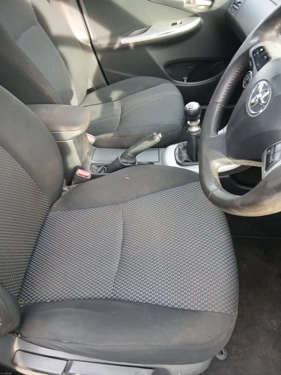 2011 Toyota Corolla Luna - Image 2