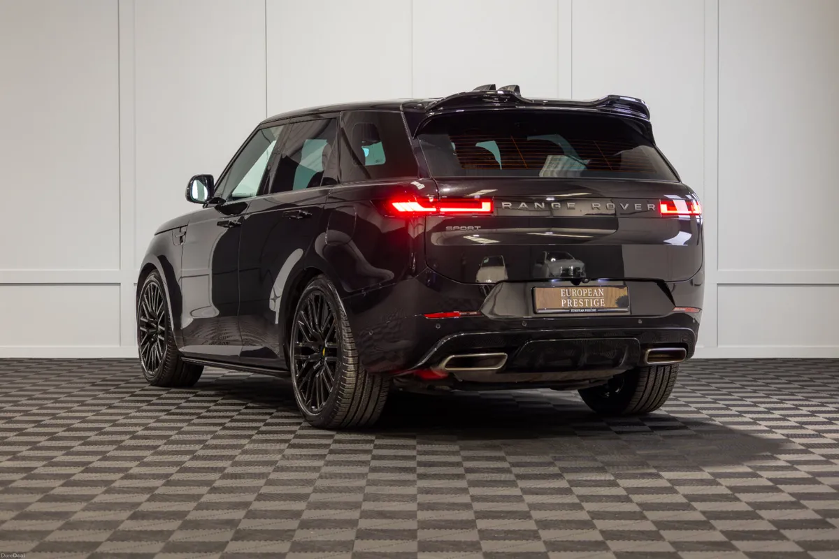 242 Range Rover Sport P460e Dynamic SE - Image 4