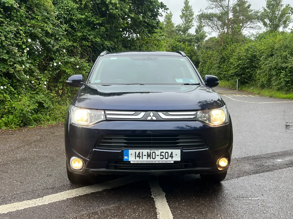 Mitsubishi Outlander 2014 4 WD * 7 seater - Image 2