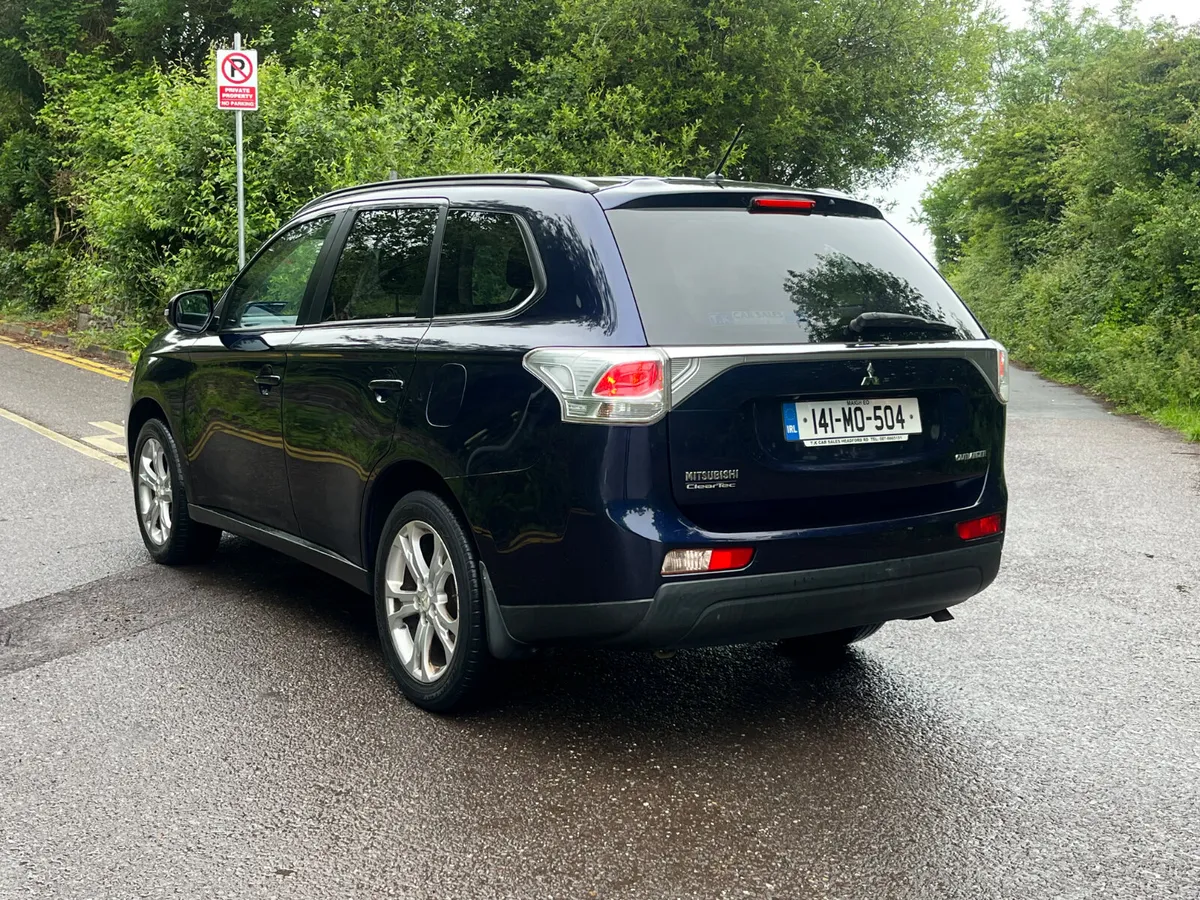 Mitsubishi Outlander 2014 4 WD * 7 seater - Image 4