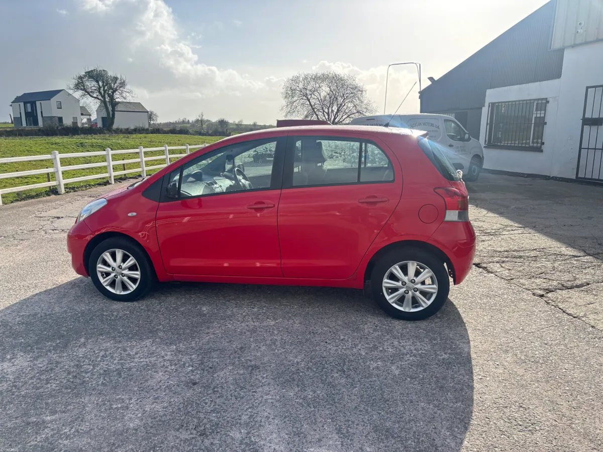 Toyota Yaris 2009 - Image 3