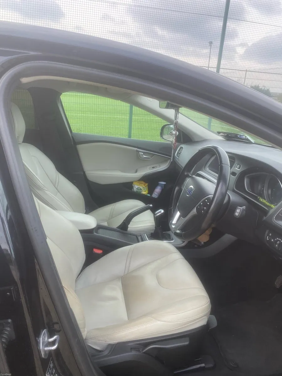 Volvo v40 - Image 5