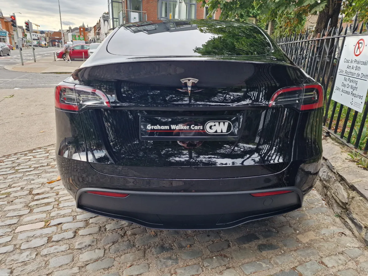 2023 (231) Tesla Model Y AWD Long Range - Image 4