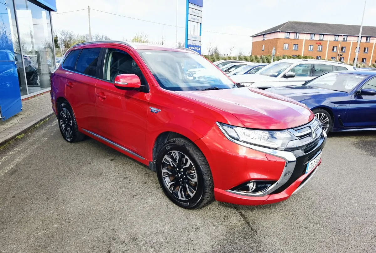 MITSUBISHI OUTLANDER 2.0 JURO 4WD AUTOMATIC PHEV - Image 3