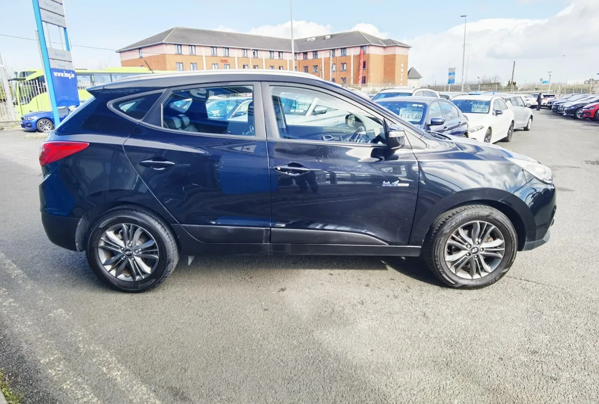 HYUNDAI IX35 1.7 DIESEL SE **HEATED SEATS** - Image 4