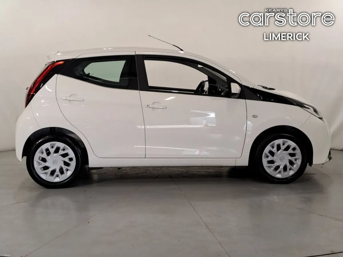 Toyota Aygo 1.0 VVT-i x-play Smartphone - Image 2