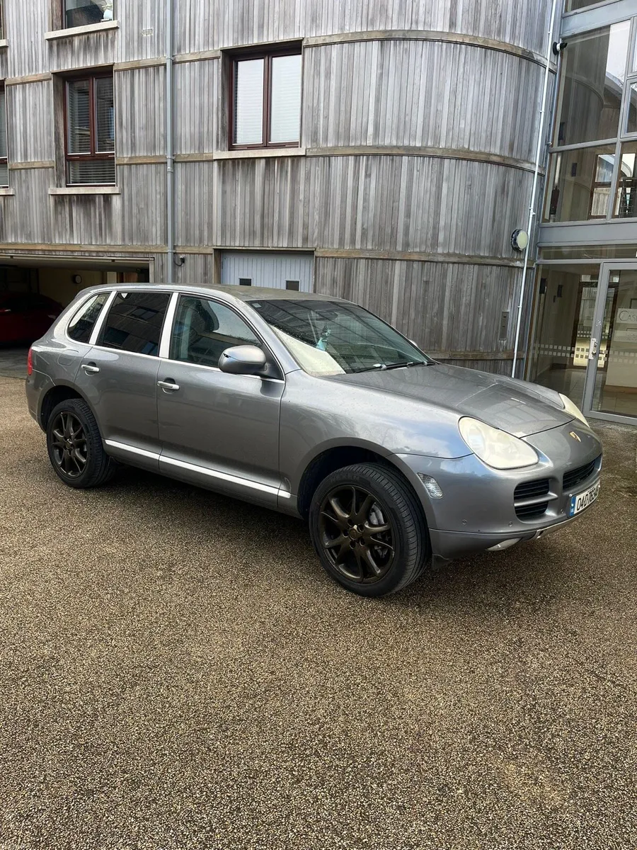 Porche Cayenne crew cab - Image 1