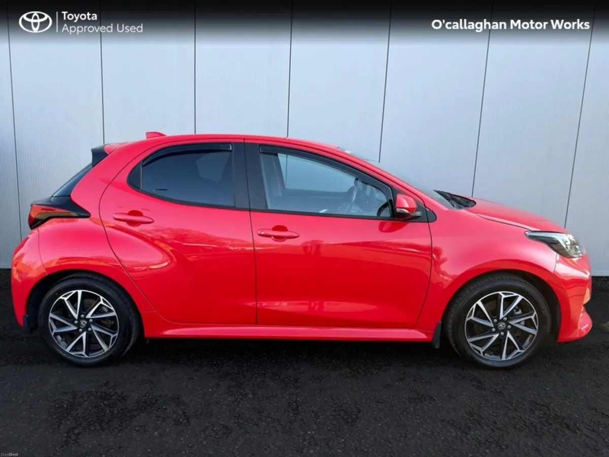 Toyota Yaris LUNA SPORT MOBILE HYB MONO 4DR AUTO - Image 5