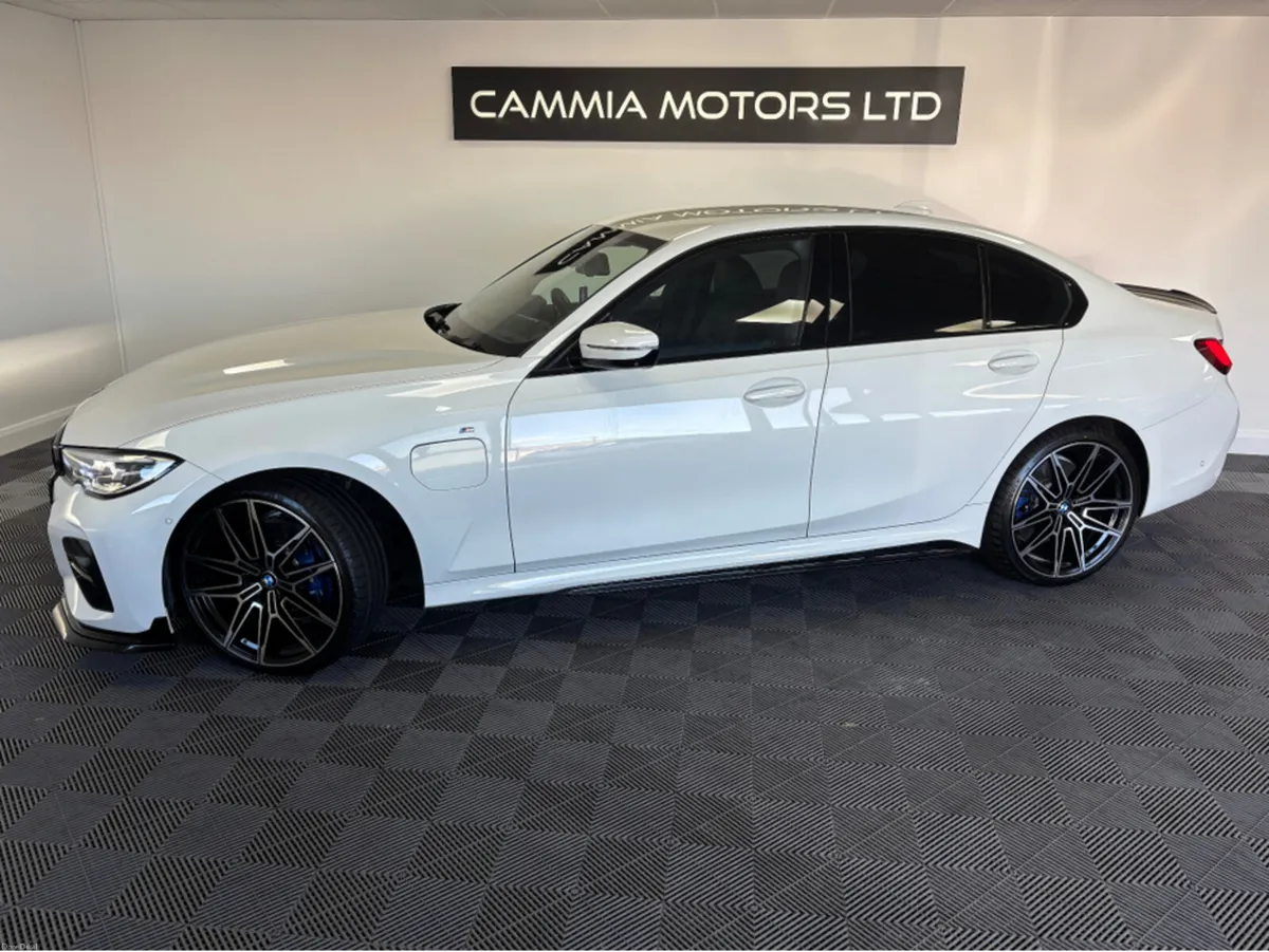 BMW 3-Series *BMW 330e* *LOW MILEAGE* *FULL LOWLIN - Image 2