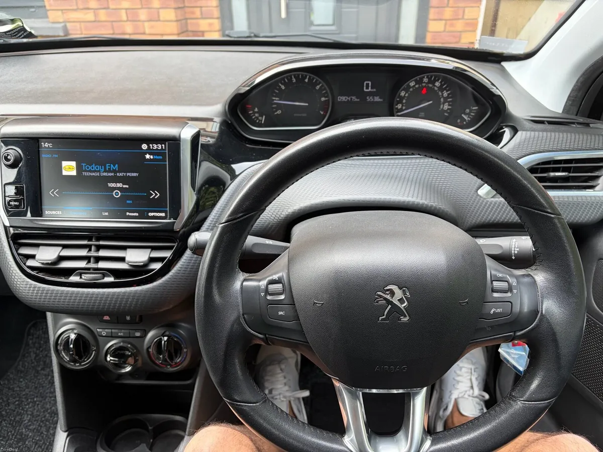 Peugeot 208 1.2 PURE TECH 68 ACTIVE - Image 4