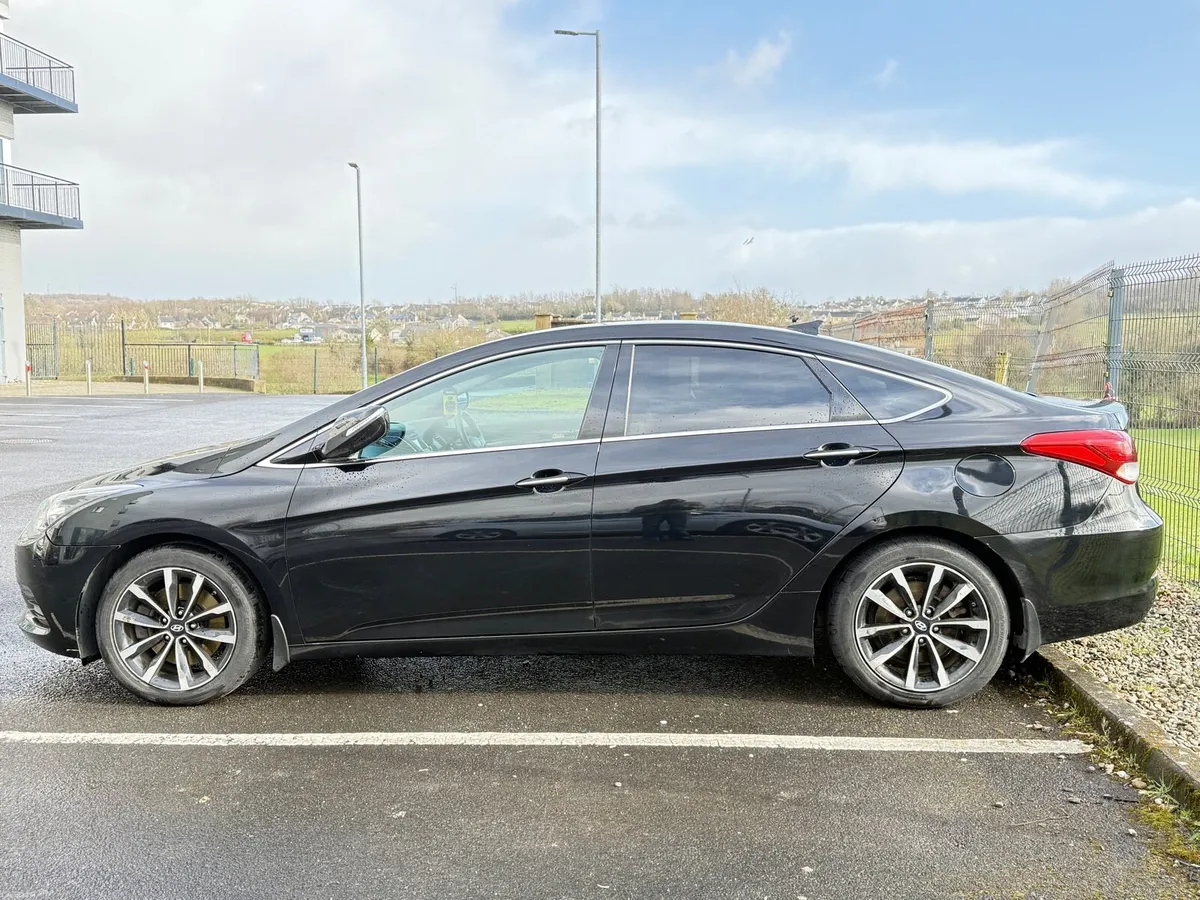 Hyundai i40 salon executive plus automatic - Image 1