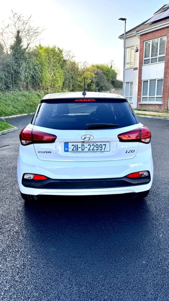 Hyundai / i20 / Active Deluxe Plus TWO Tone 5DR - Image 3