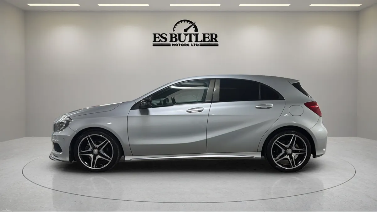 2015 Mercedes-Benz A180 1.6L AUTO AMG PREMIUM - Image 2
