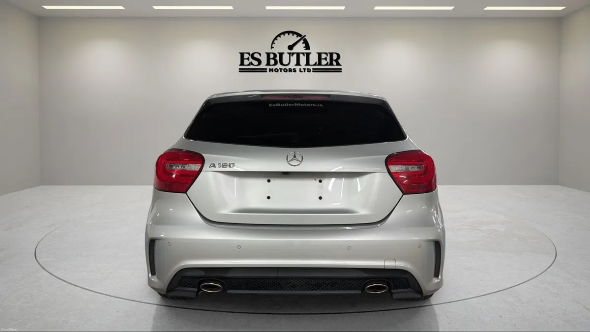 2015 Mercedes-Benz A180 1.6L AUTO AMG PREMIUM - Image 4