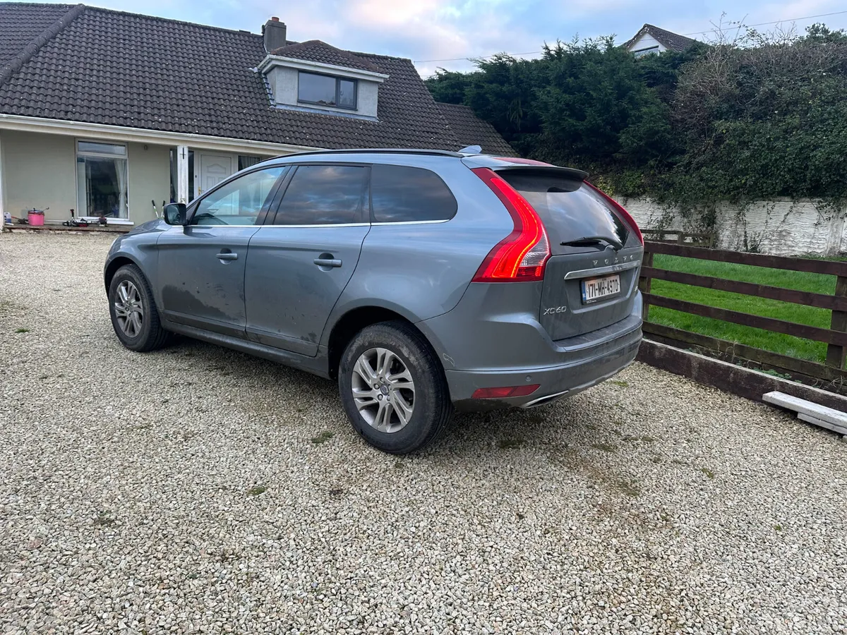 Volvo XC60 2.0 D FWD 2017 - Image 4