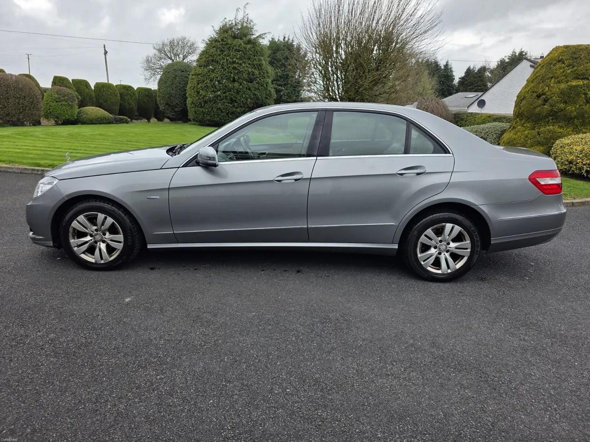 MERCEDES-BENZ E200..ELEGANCE..LOW MILES - Image 3