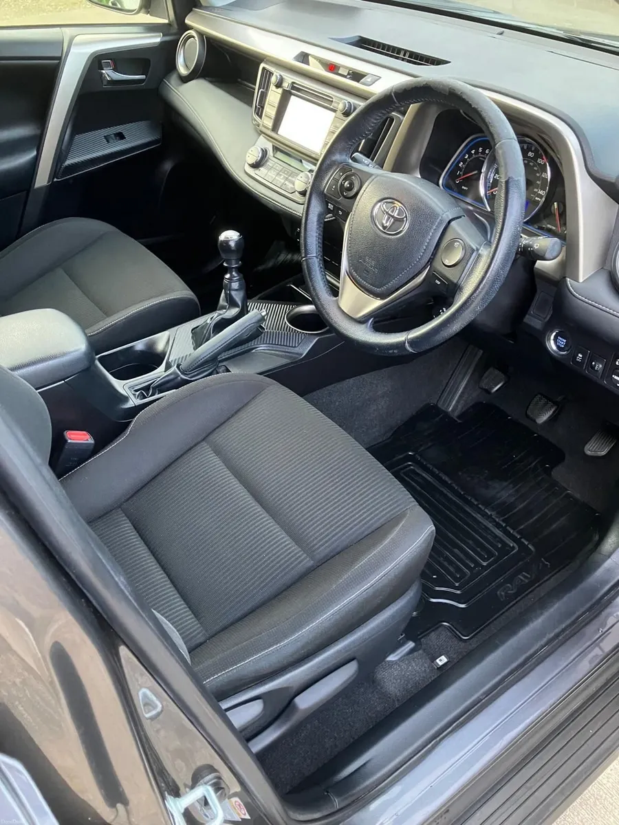 Toyota RAV4 2015 - Image 5