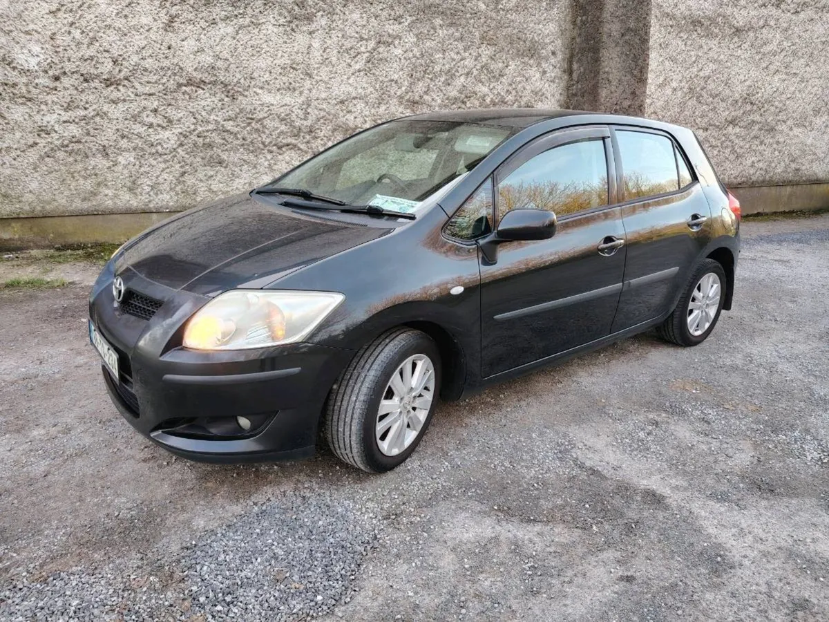 Toyota Auris 1.4 petrol Very Low Mileage - Image 2