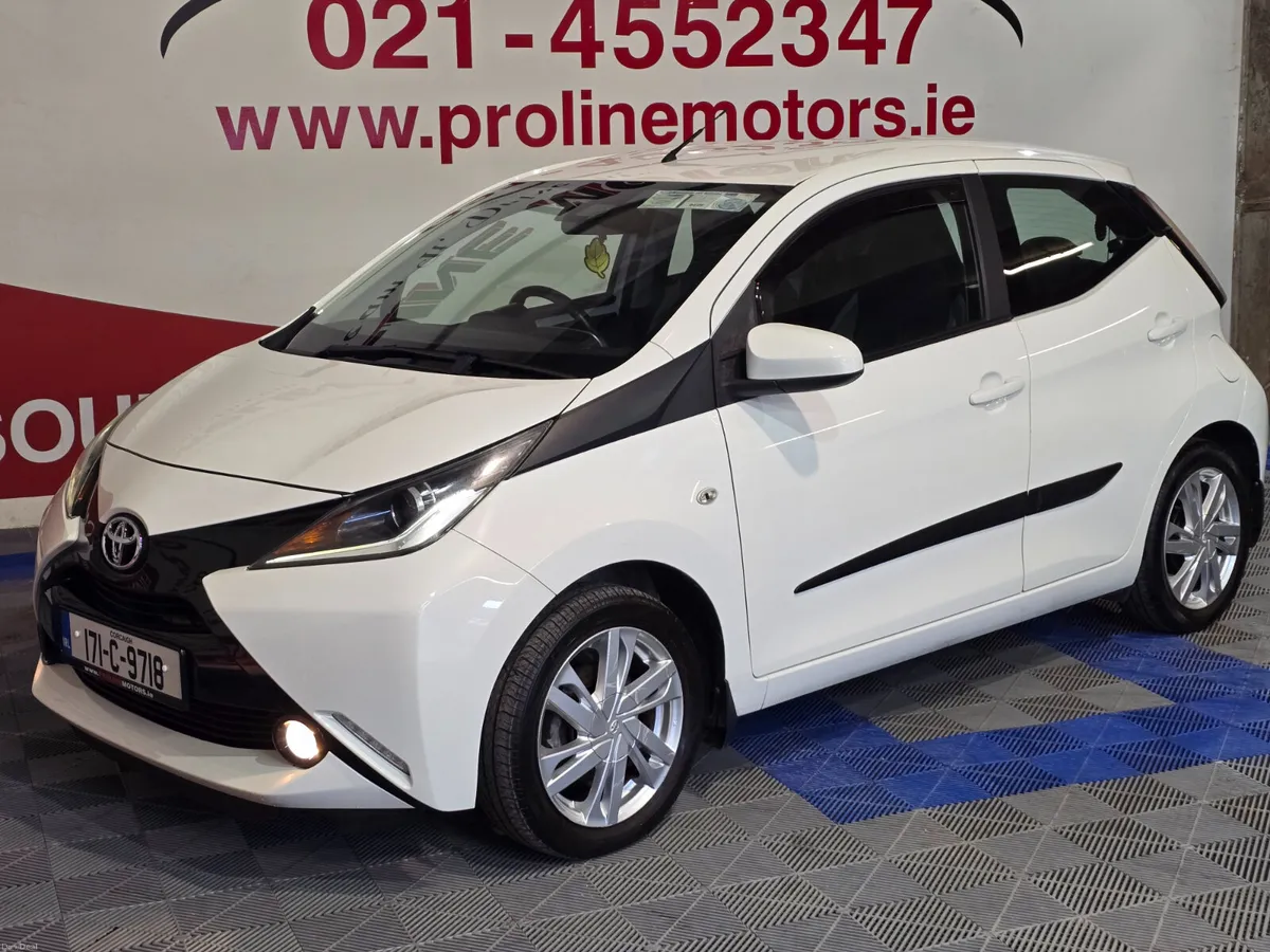 TOYOTA AYGO X-PLAY 1.0 PETROL AUTOMATIC - Image 2