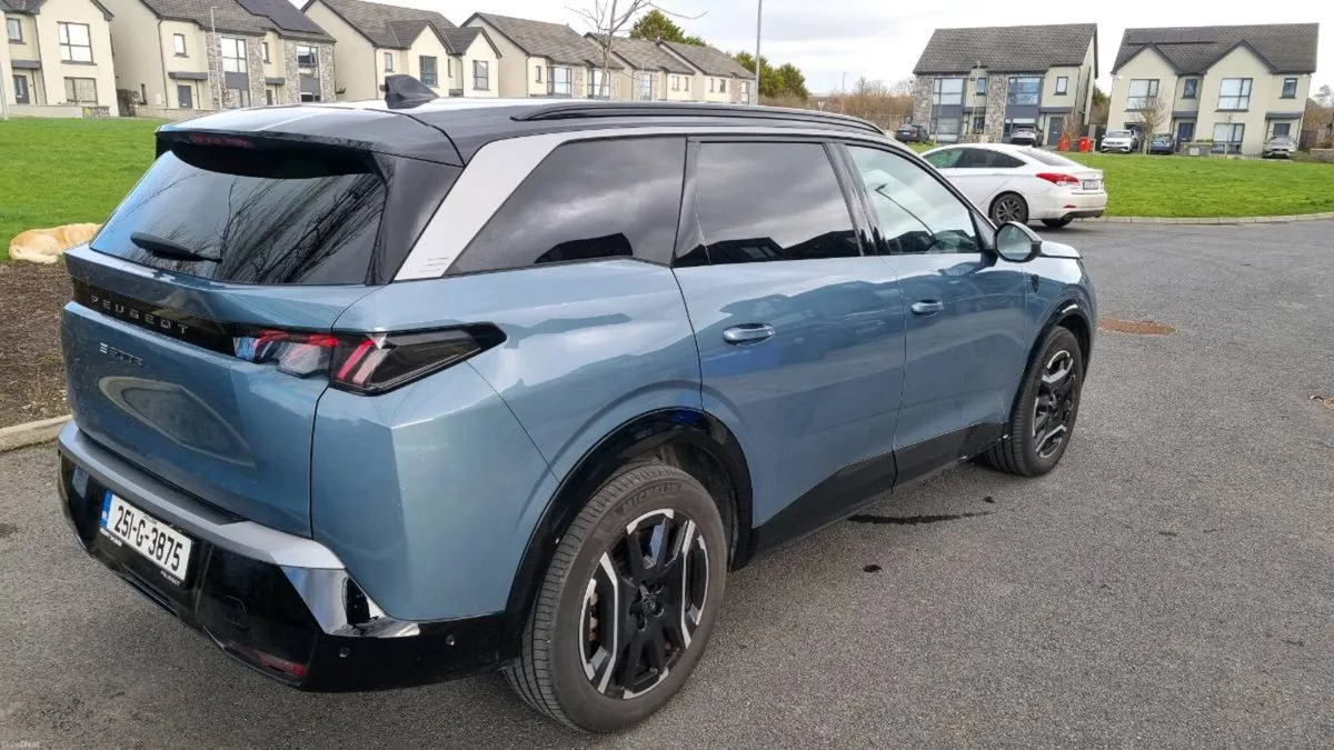 Peugeot E5008 GT Line w/tow bar - Image 3