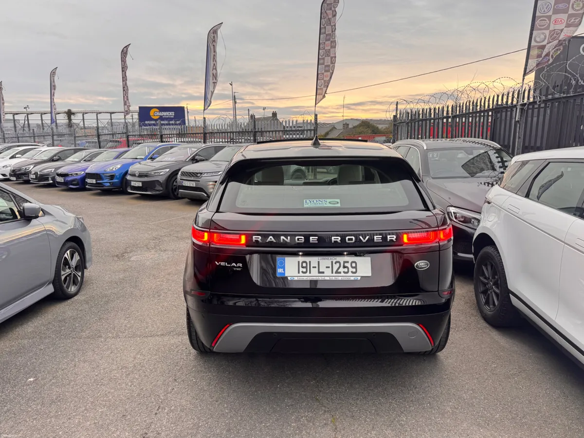 19 Range Rover Velar Glass Roof - Image 6