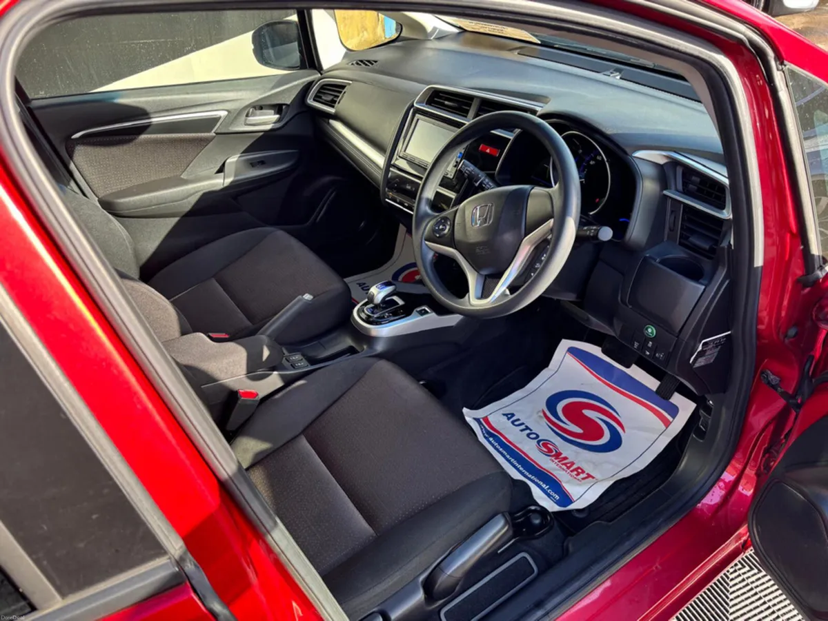 Honda Fit AUTOMATIC SELF CHARGE HYBRID - Image 4