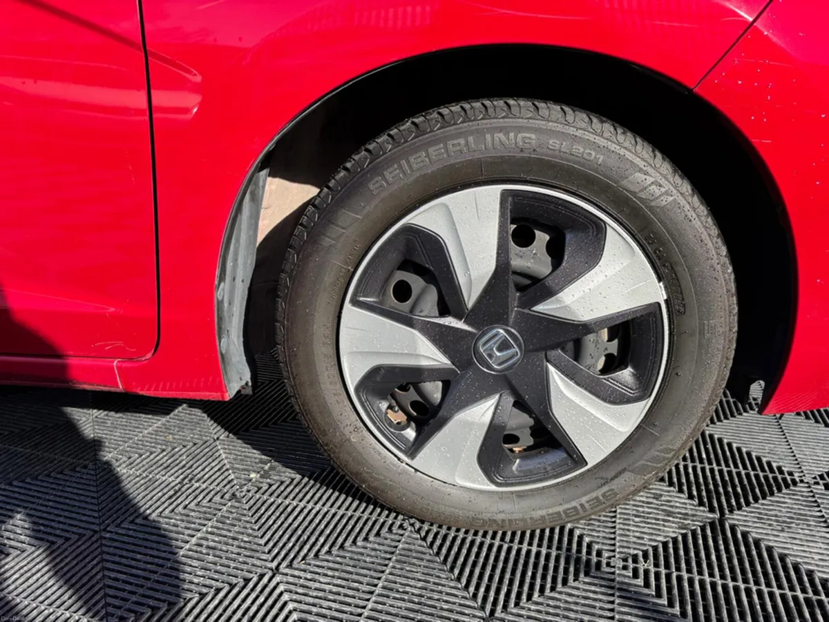 Honda Fit AUTOMATIC SELF CHARGE HYBRID - Image 3