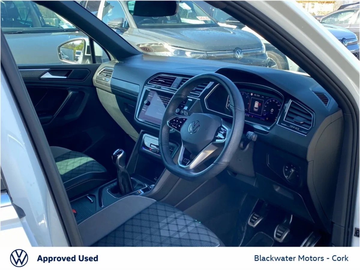 Volkswagen Tiguan 2.0TDI 150BHP R-LINE WITH REAR V - Image 4
