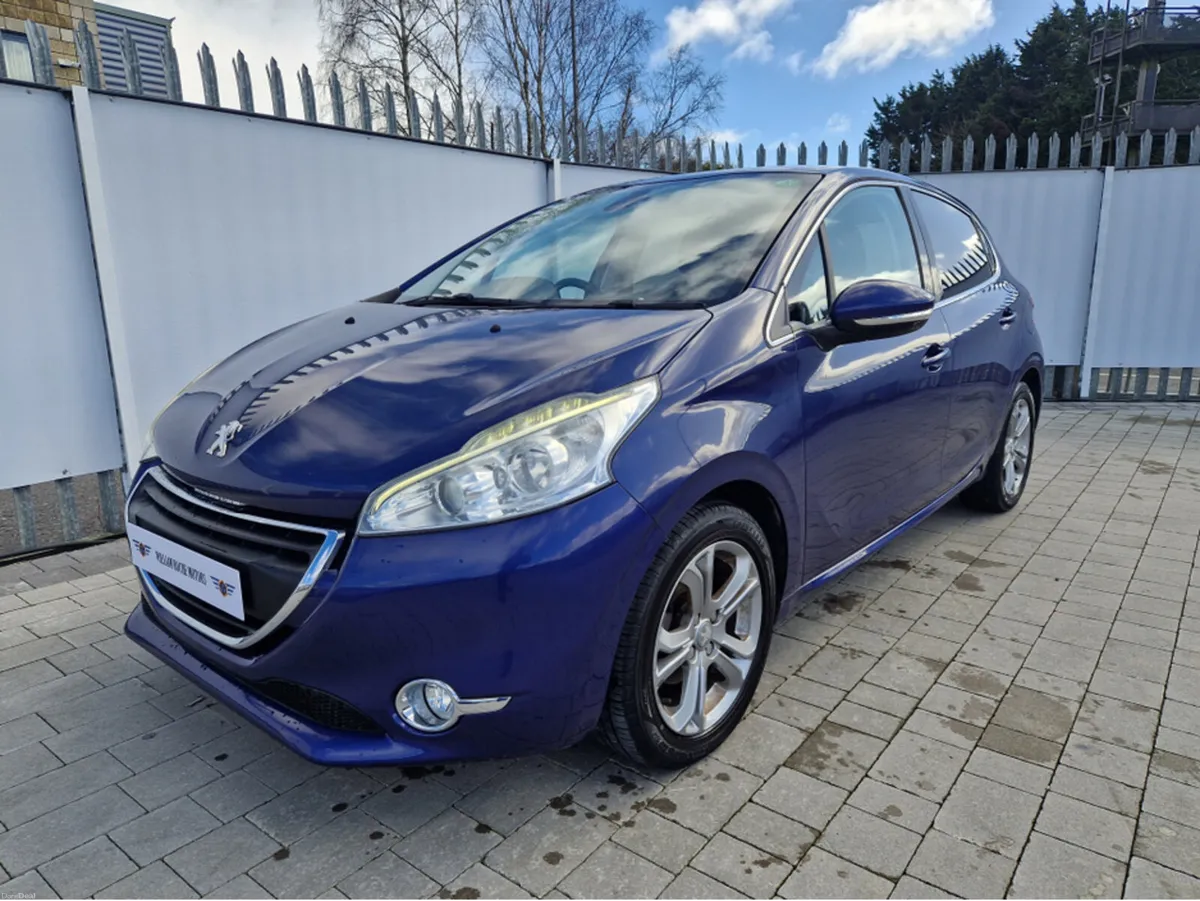 Peugeot 208 1.2 PETROL AUTO - Image 4