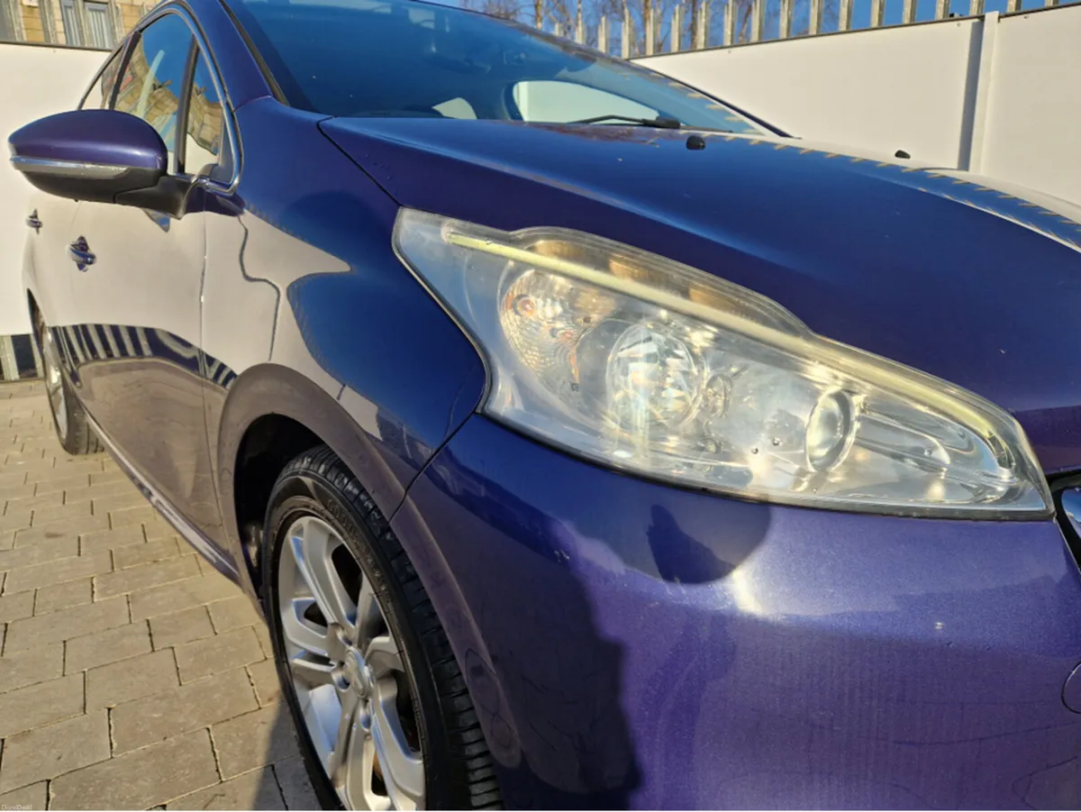 Peugeot 208 1.2 PETROL AUTO - Image 2