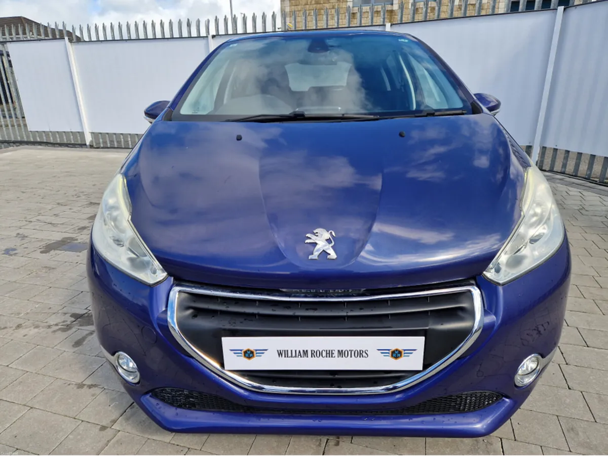 Peugeot 208 1.2 PETROL AUTO - Image 3