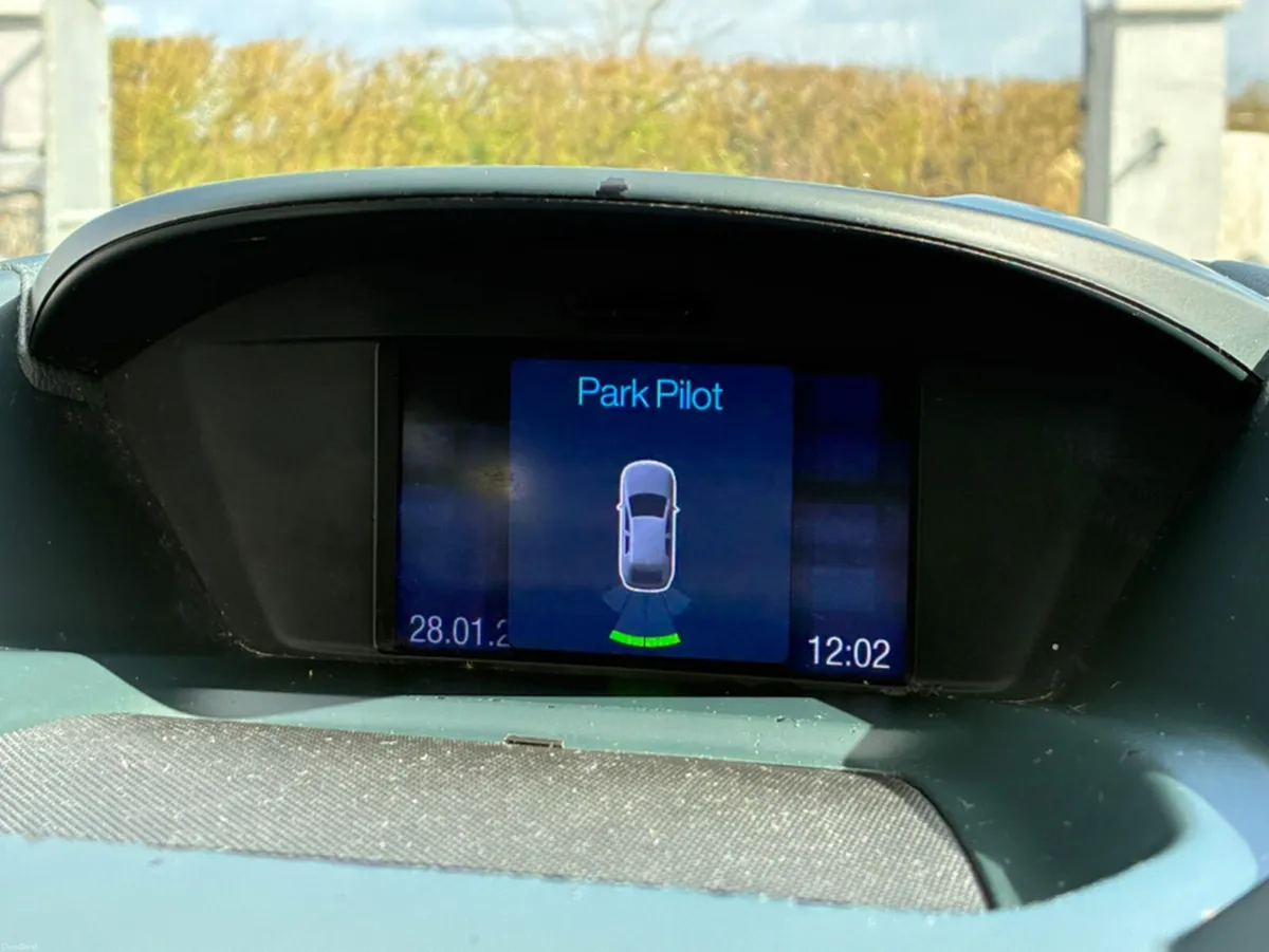 Ford C-Max GRAND C MAX TITANIUM EDITION 1.6 TDCI - Image 3