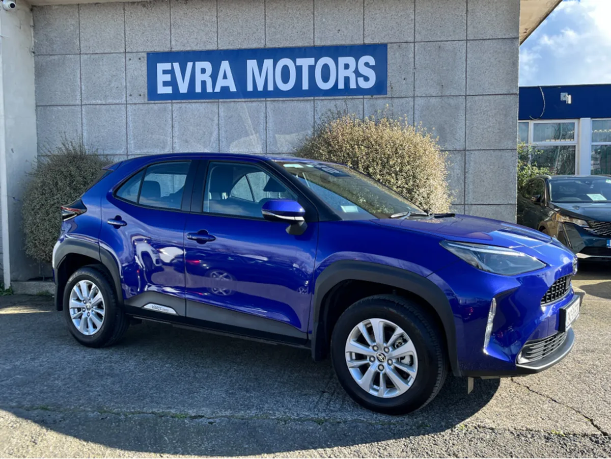 Toyota Yaris LUNA AUTOMATIC HYBRID 1.5 PETROL //VE - Image 3