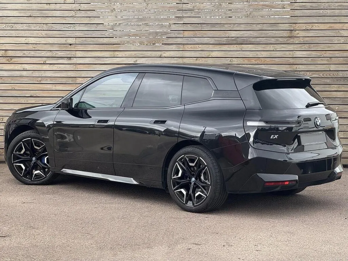 221 BMW iX 40 Xdrive 40 - Image 2