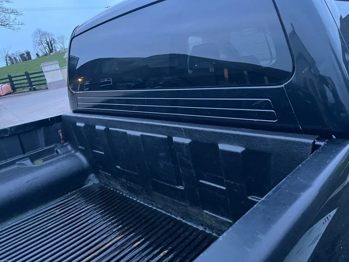 Toyota Hilux invincible D 4X4 - Image 2